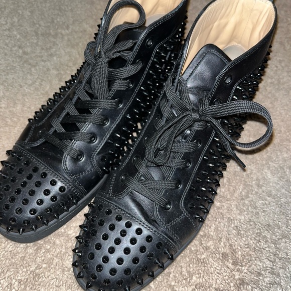 Louis Allover Spikes High Top Sneaker
CHRISTIAN LOUBOUTIN - Picture 4 of 4